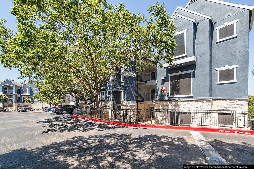 Apartment in Arboretum